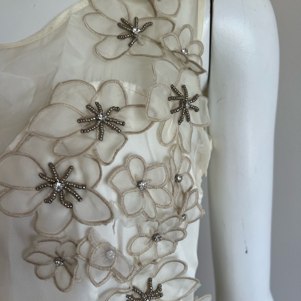 Elegant Floral Embroidered Dress - Picture 3 of 5